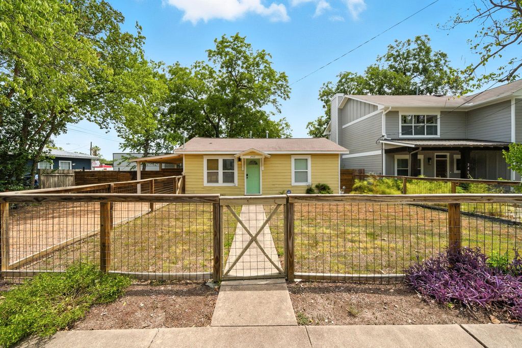2403 S 2nd ST, Austin, TX 78704