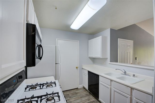 950 Seven Hills Drive 222, Henderson, NV 89052