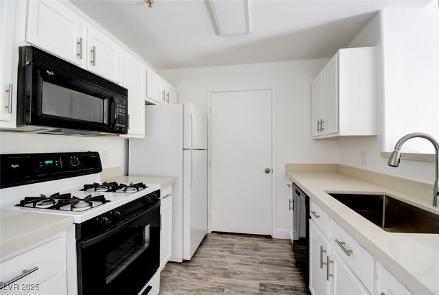 950 Seven Hills Drive 222, Henderson, NV 89052