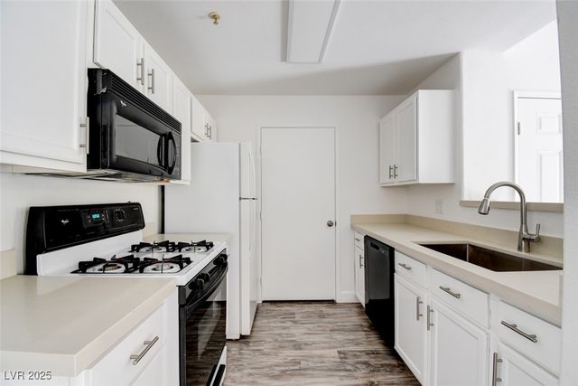 950 Seven Hills Drive 222, Henderson, NV 89052