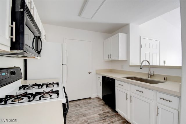 950 Seven Hills Drive 222, Henderson, NV 89052