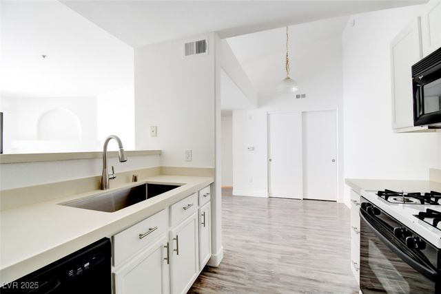 950 Seven Hills Drive 222, Henderson, NV 89052