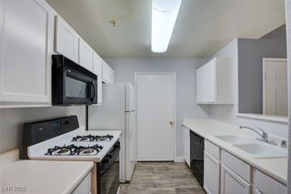 950 Seven Hills Drive 222, Henderson, NV 89052