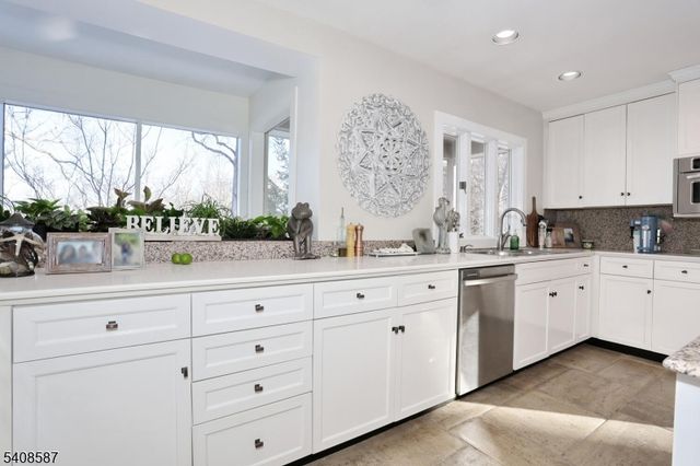 28 Bear Mountain Rd, Ringwood Boro, NJ 07456