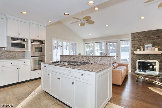 28 Bear Mountain Rd, Ringwood Boro, NJ 07456