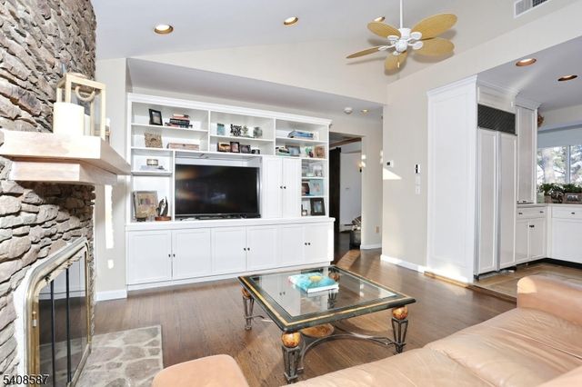 28 Bear Mountain Rd, Ringwood Boro, NJ 07456