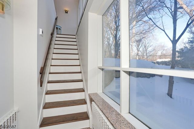 28 Bear Mountain Rd, Ringwood Boro, NJ 07456