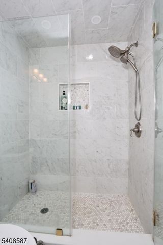 28 Bear Mountain Rd, Ringwood Boro, NJ 07456