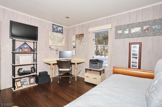 28 Bear Mountain Rd, Ringwood Boro, NJ 07456