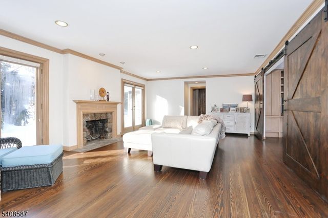 28 Bear Mountain Rd, Ringwood Boro, NJ 07456