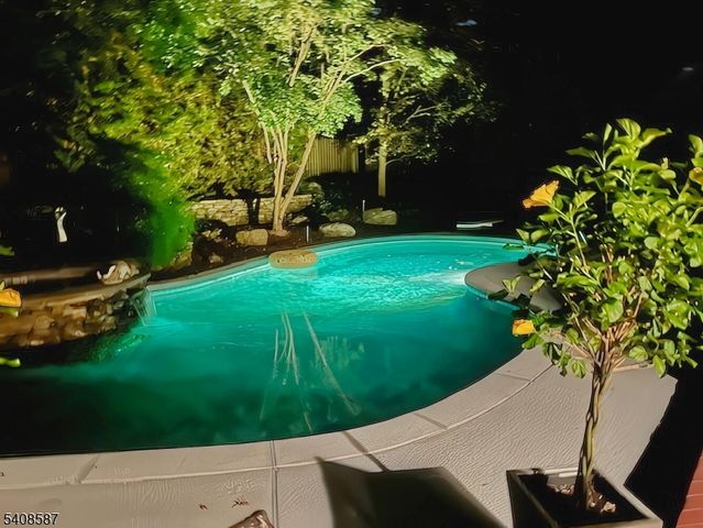 28 Bear Mountain Rd, Ringwood Boro, NJ 07456