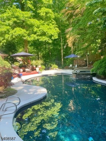 28 Bear Mountain Rd, Ringwood Boro, NJ 07456