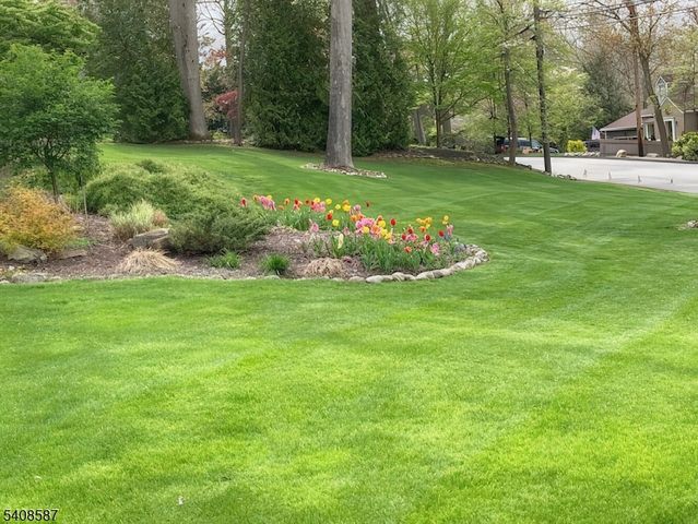 28 Bear Mountain Rd, Ringwood Boro, NJ 07456