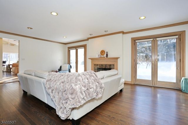 28 Bear Mountain Rd, Ringwood Boro, NJ 07456