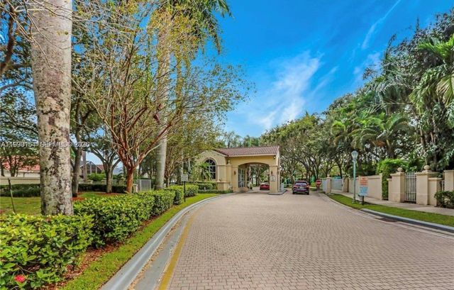 5350 SW 33rd Ave, Hollywood, FL 33312