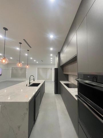 5350 SW 33rd Ave, Hollywood, FL 33312