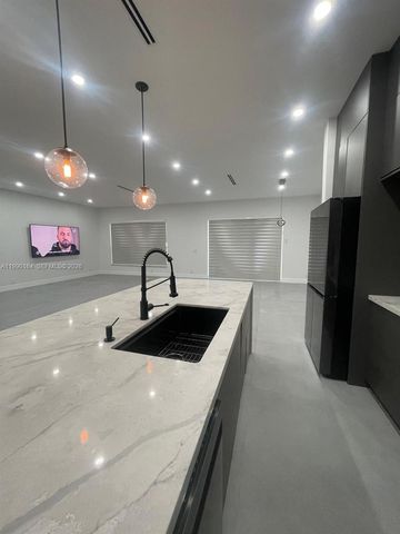 5350 SW 33rd Ave, Hollywood, FL 33312