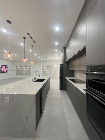 5350 SW 33rd Ave, Hollywood, FL 33312