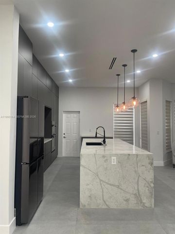 5350 SW 33rd Ave, Hollywood, FL 33312