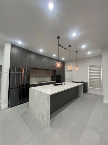 5350 SW 33rd Ave, Hollywood, FL 33312