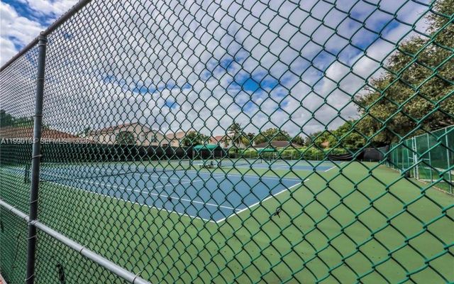 5350 SW 33rd Ave, Hollywood, FL 33312