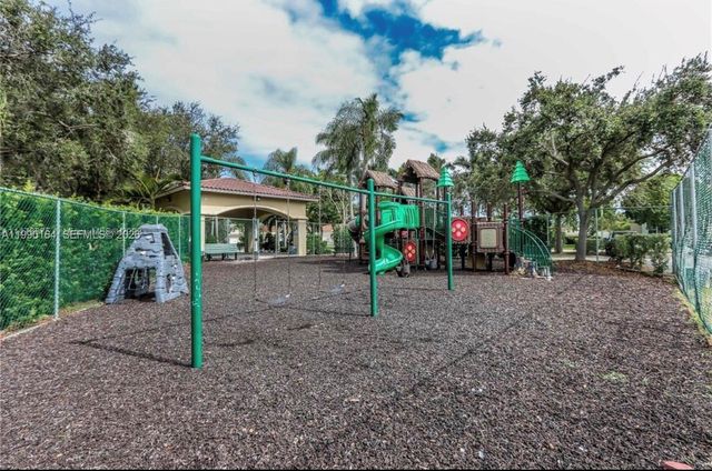 5350 SW 33rd Ave, Hollywood, FL 33312