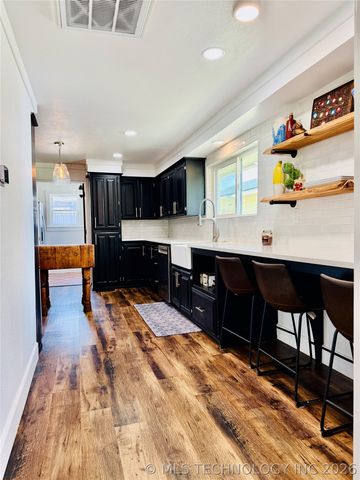 410 S 4th, Hartshorne, OK 74547