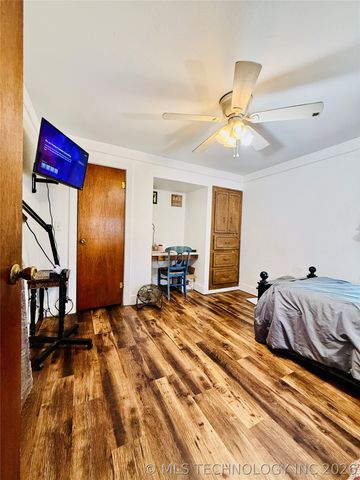 410 S 4th, Hartshorne, OK 74547