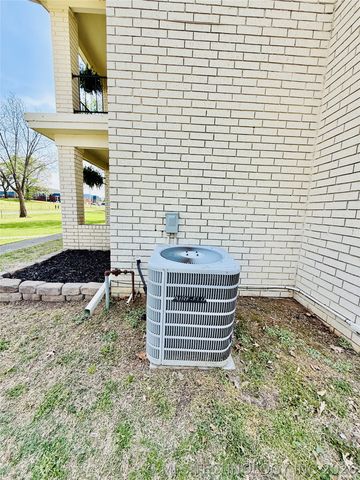 410 S 4th, Hartshorne, OK 74547