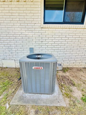 410 S 4th, Hartshorne, OK 74547