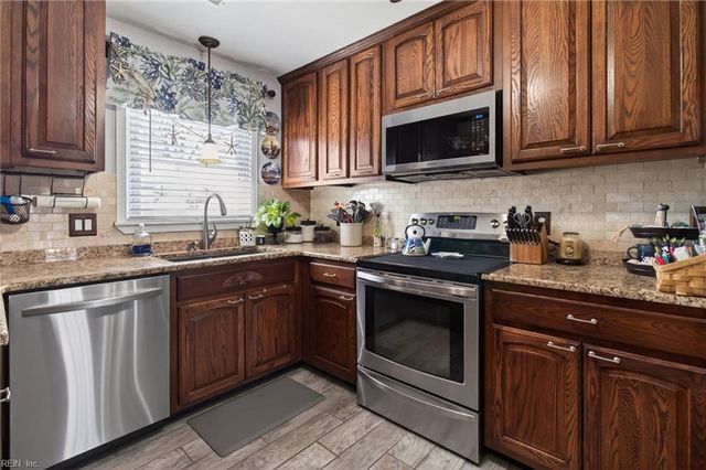 1116 Lowland Cottage LN, Virginia Beach, VA 23454