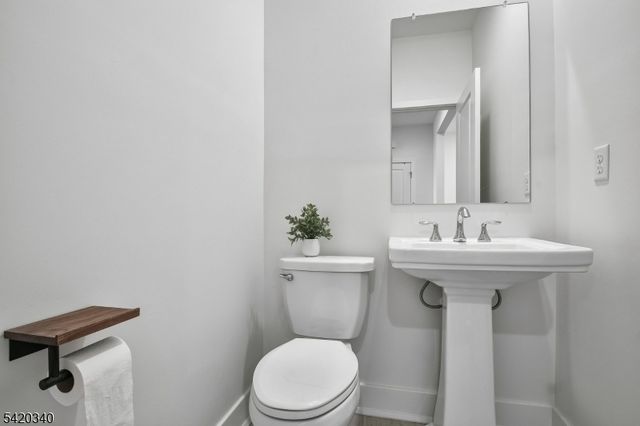 36 Ventura Dr, East Hanover Twp., NJ 07936