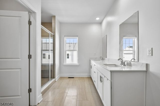 36 Ventura Dr, East Hanover Twp., NJ 07936