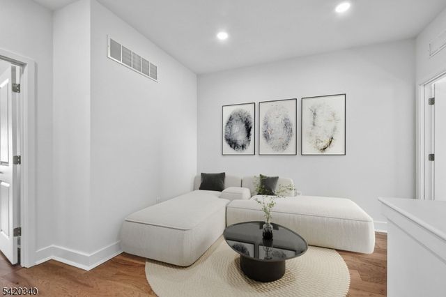 36 Ventura Dr, East Hanover Twp., NJ 07936