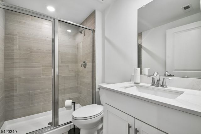 36 Ventura Dr, East Hanover Twp., NJ 07936