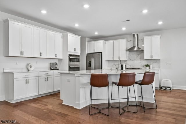 36 Ventura Dr, East Hanover Twp., NJ 07936