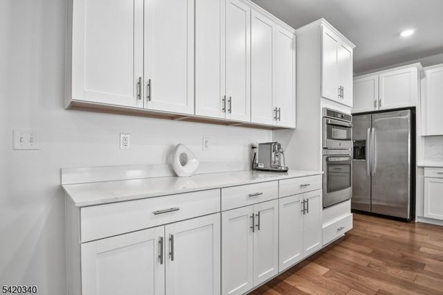 36 Ventura Dr, East Hanover Twp., NJ 07936