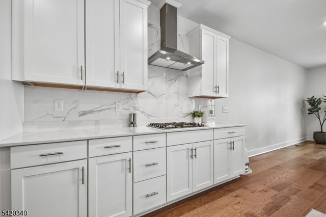 36 Ventura Dr, East Hanover Twp., NJ 07936