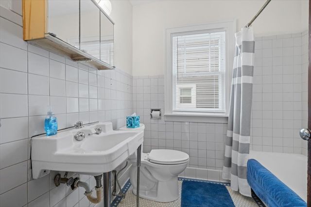 1324 Hickory Street, Waukegan, IL 60085