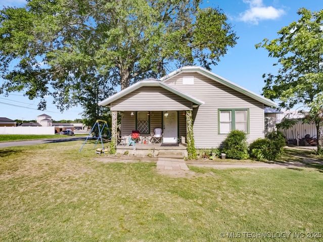 824 S California, Atoka, OK 74525