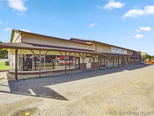 824 S California, Atoka, OK 74525