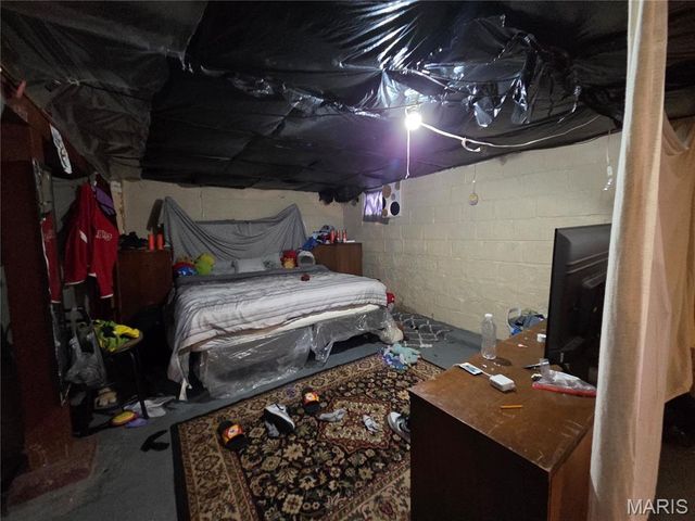 3528 West Place, St Louis, MO 63121