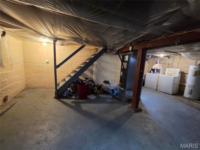 3528 West Place, St Louis, MO 63121