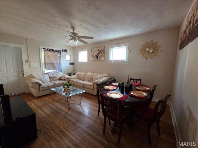 3528 West Place, St Louis, MO 63121