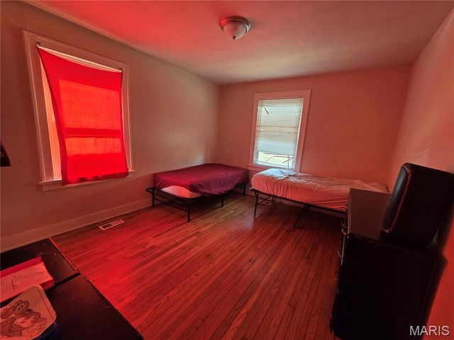 3528 West Place, St Louis, MO 63121