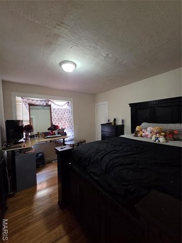 3528 West Place, St Louis, MO 63121