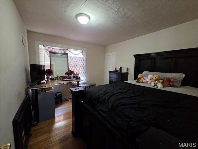 3528 West Place, St Louis, MO 63121