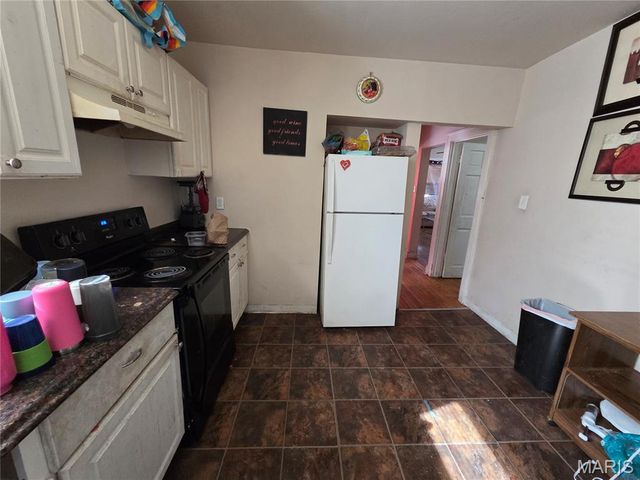 3528 West Place, St Louis, MO 63121