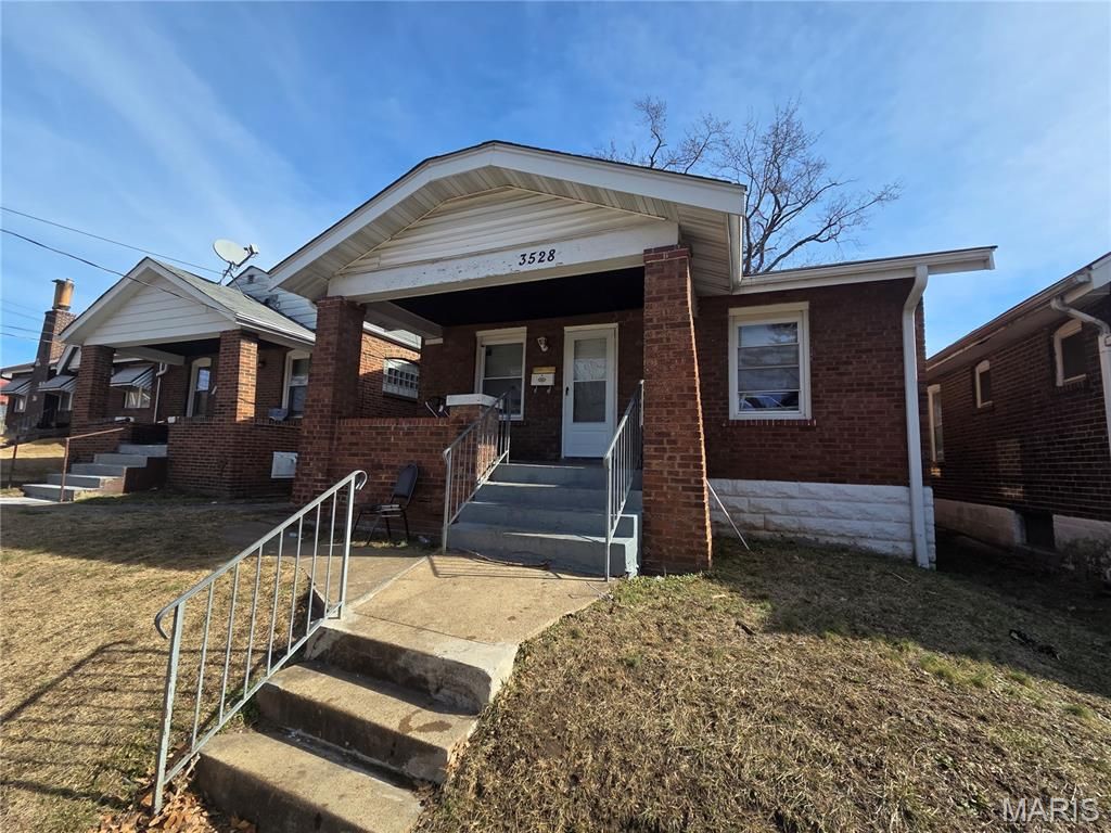 3528 West Place, St Louis, MO 63121