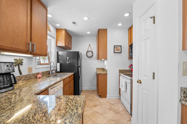 829 9th Ave. S, North Myrtle Beach, SC 29582